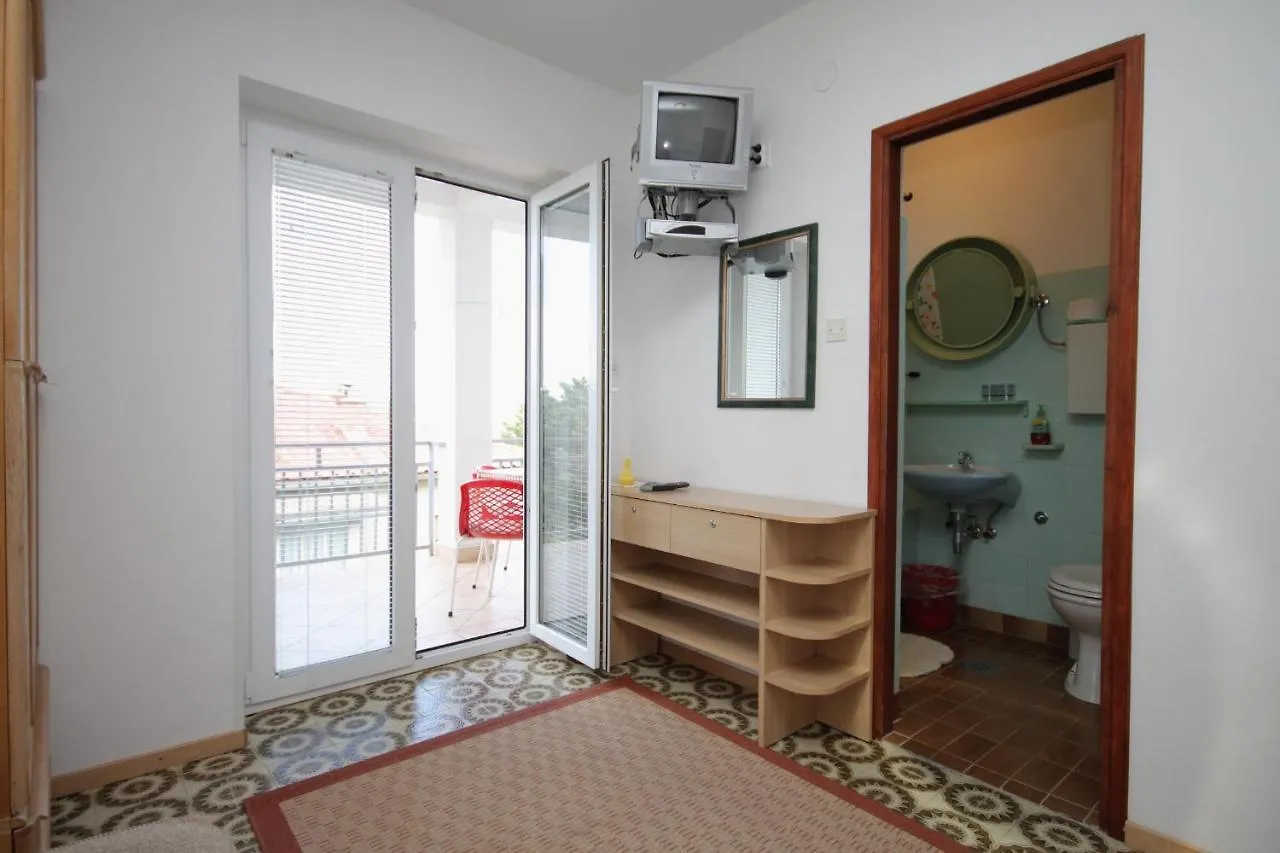 Apartment Selce 2379B 0*,
