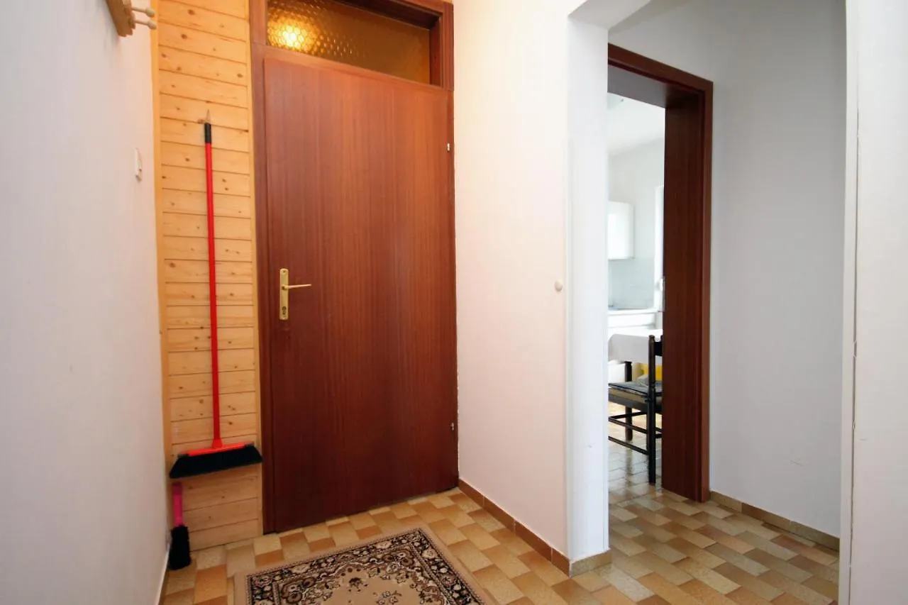 Apartment Selce 2379B